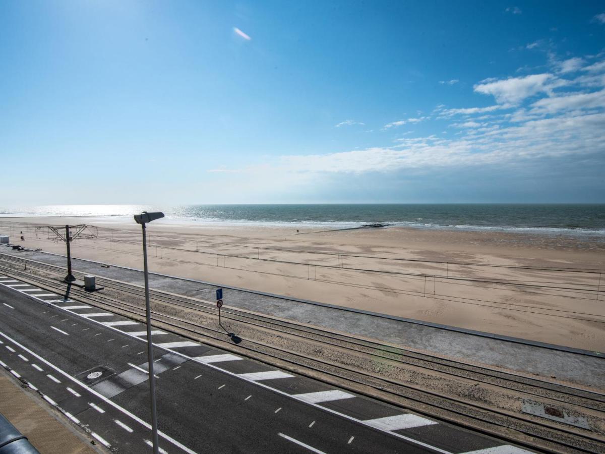 Contemporary Apartment In Oostende With Balcony Экстерьер фото